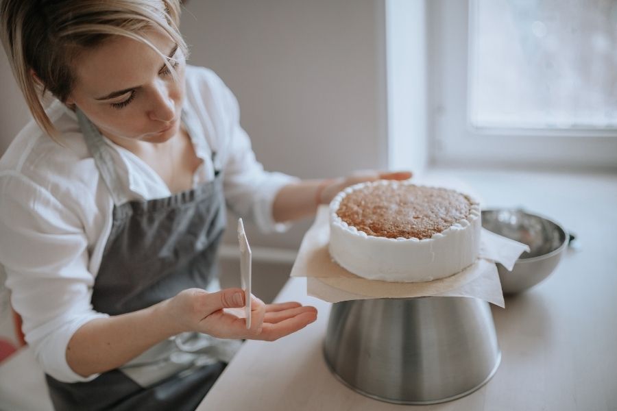 Cake Decorating Tips and Tricks for Beginners